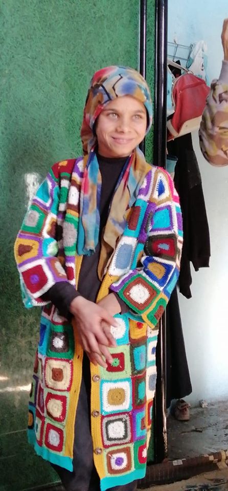 Porto Recanati solidale bambina con maglione