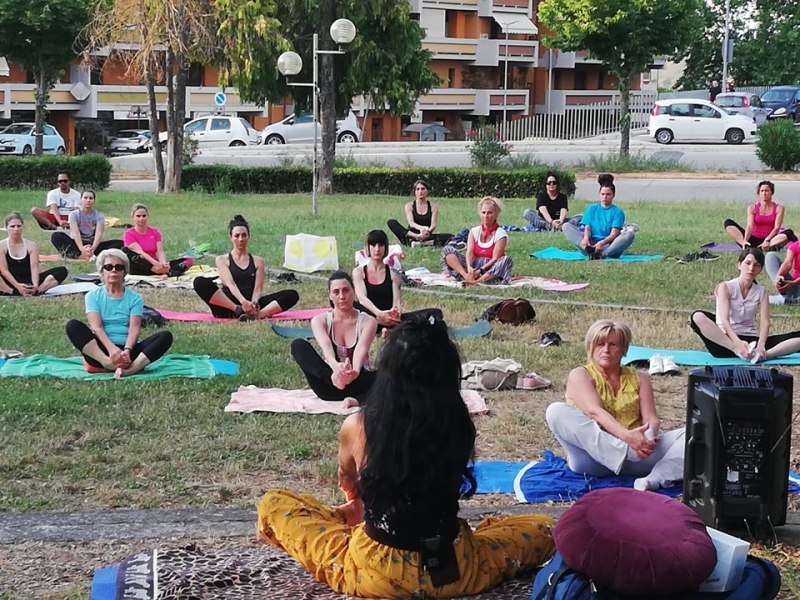Entra nel vivo il progetto “Il valore sociale dello sport” Al via lezioni online gratuite di yoga per i cittadini di Offida e Maltignano