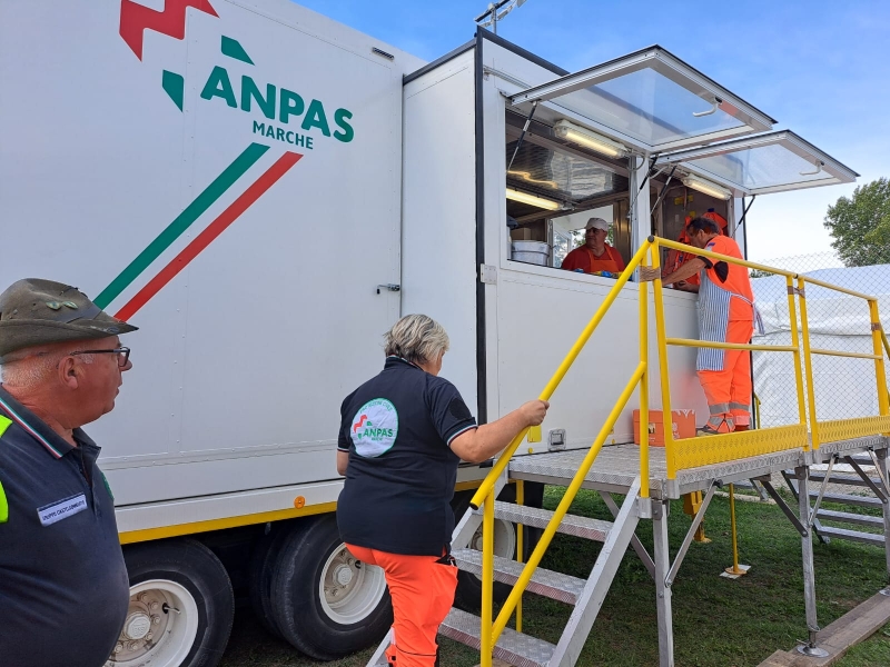 Alluvione, Anpas Marche attivata cucina mobile per 1500 pasti al giorno