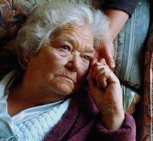Persone con demenza nelle residenze per anziani delle Marche: “L’intollerabile distanza tra domanda e offerta”