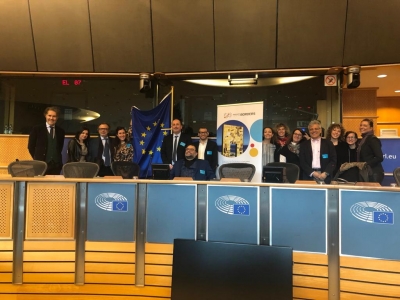   foto di gruppo partner progetto al Parlamento Europeo 