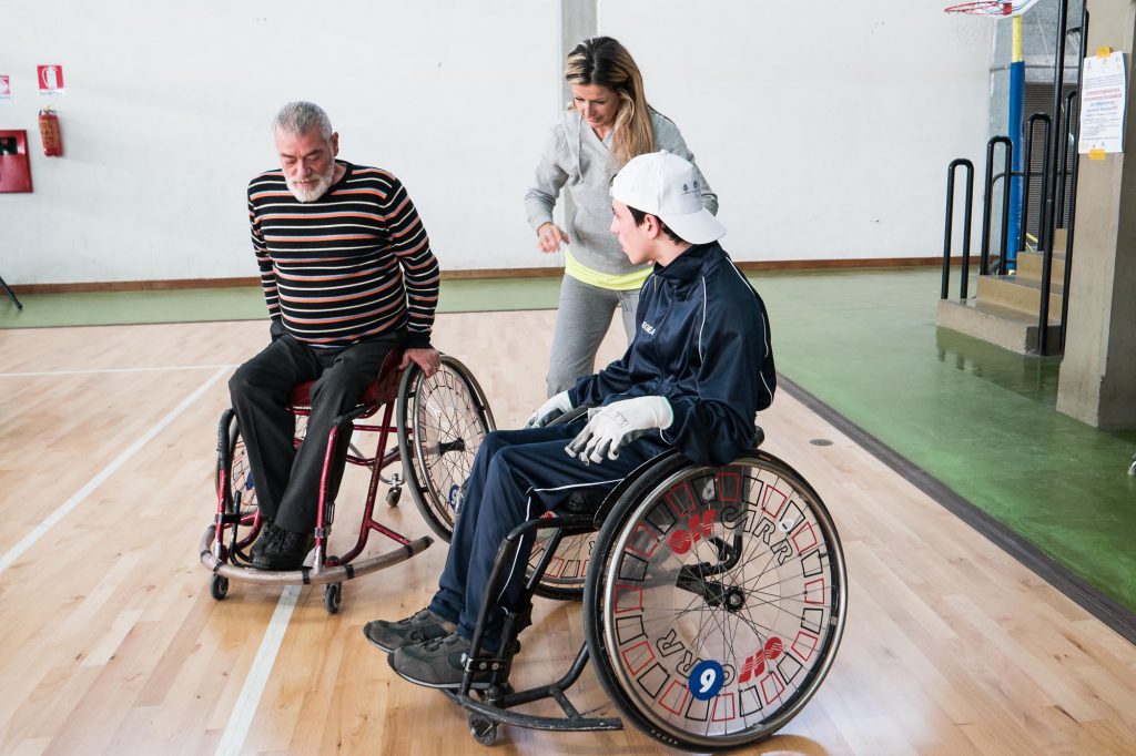 Persone disabili su carrozzina