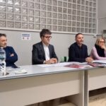 tavolo dei relatori della conf. stampa