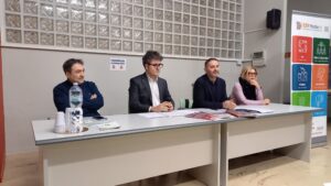 tavolo dei relatori della conf. stampa