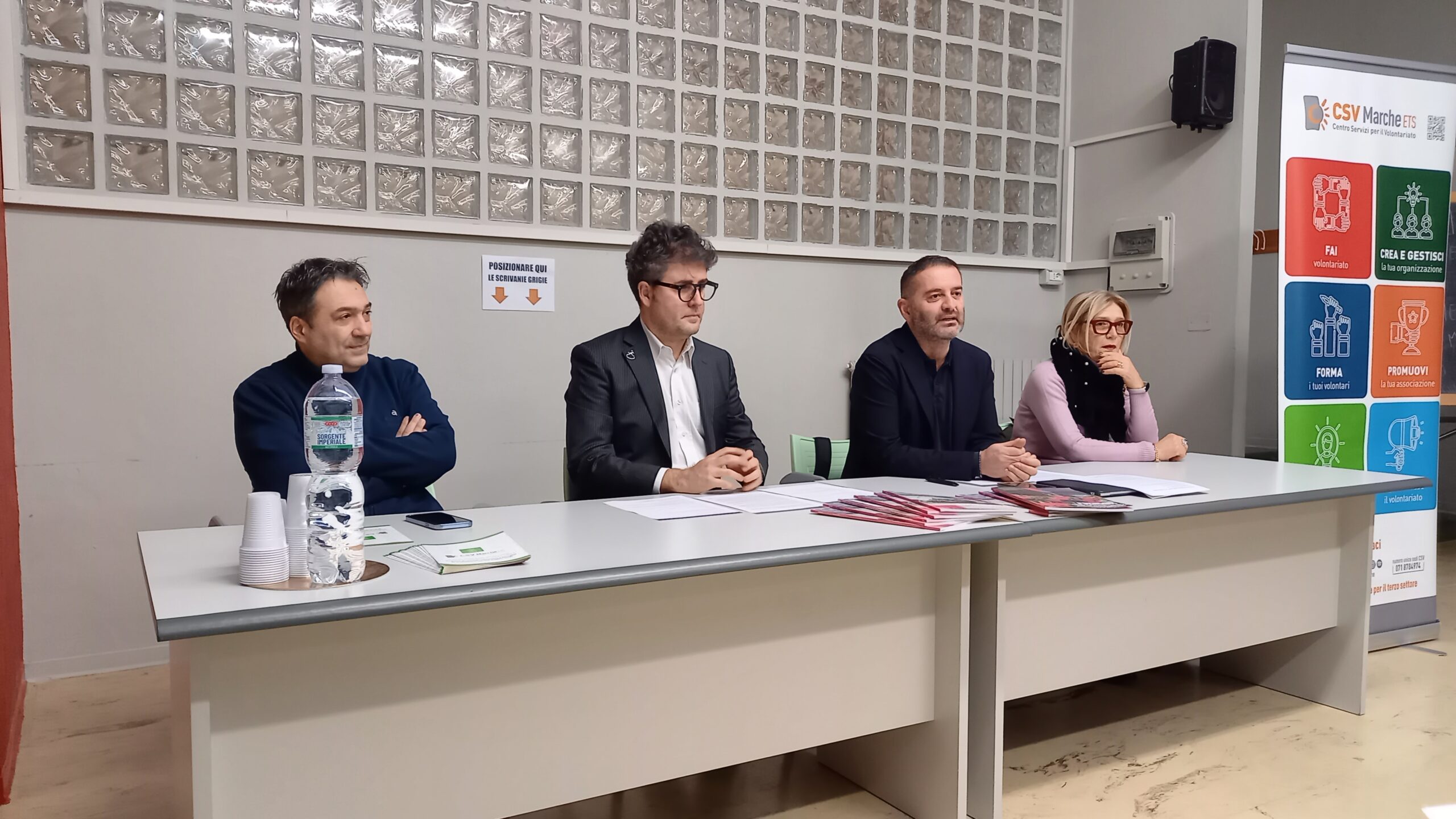 tavolo dei relatori della conf. stampa