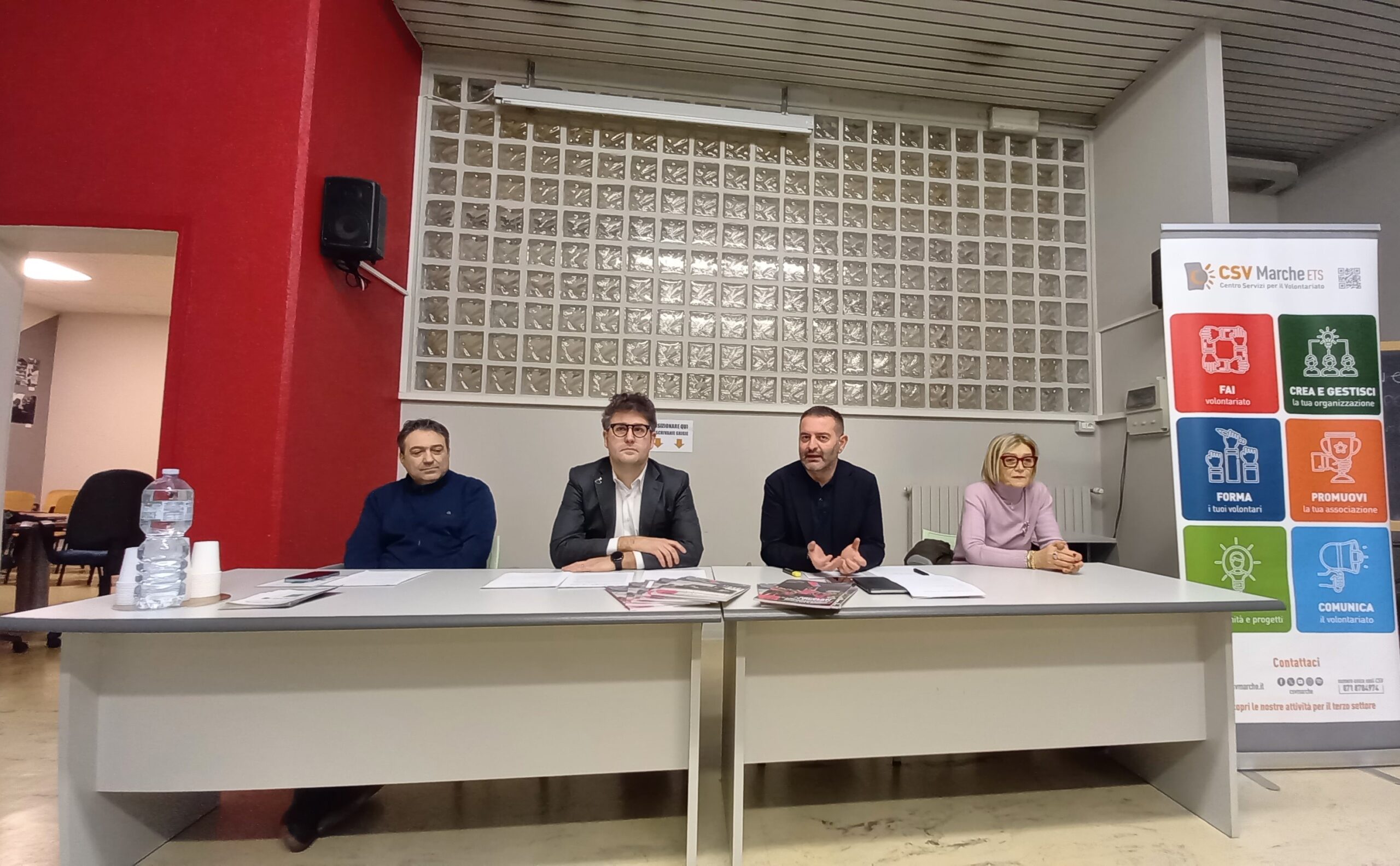 tavolo dei relatori della conf. stampa