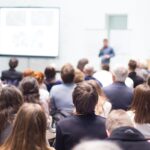 Persone in un aula