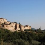 Un borso su una collina