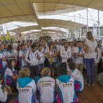 gruppo di giovani volontari dell'Expo Milano 2025