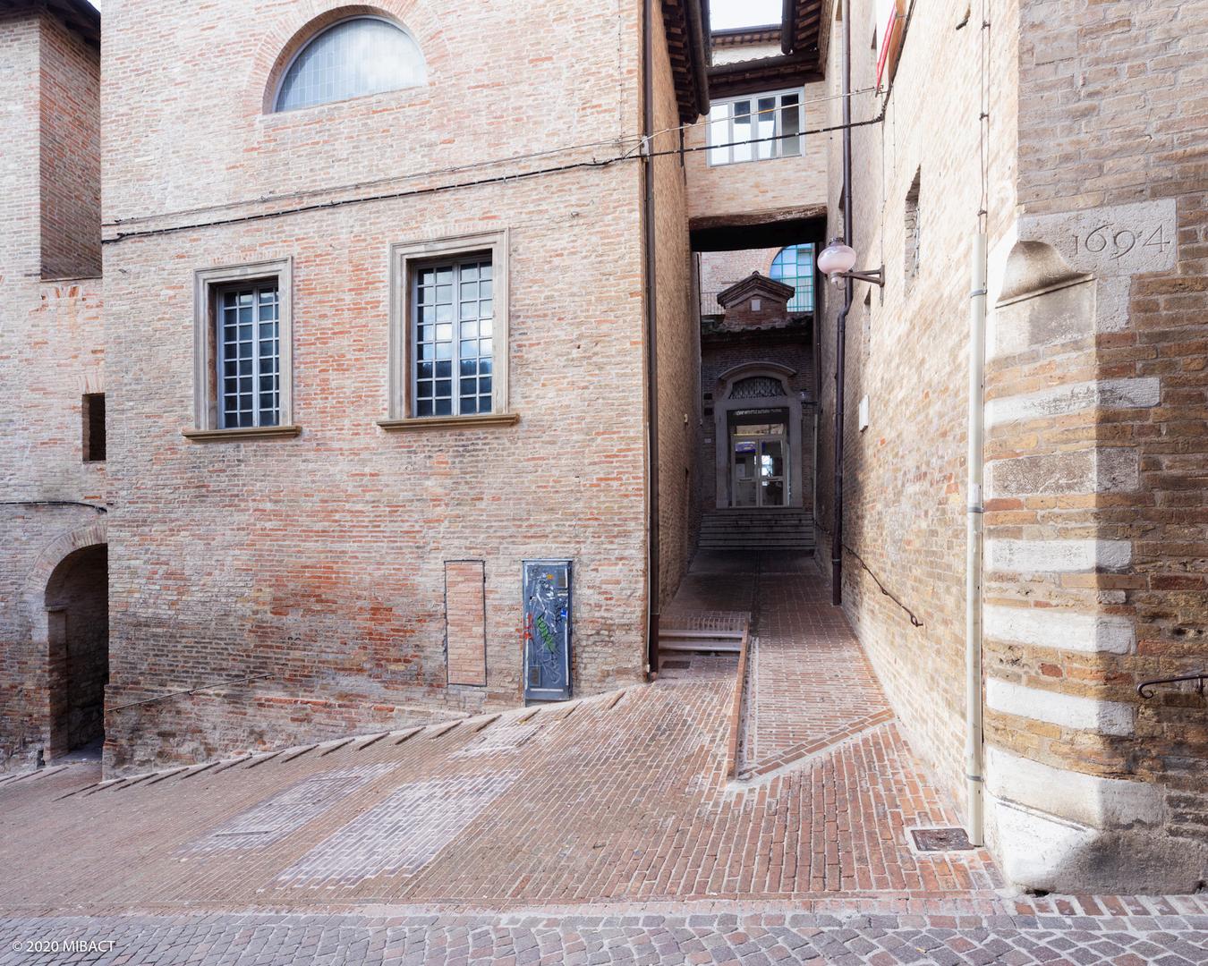 Facciata di Palazzo Battiferi, sede dell'Università di Urbino