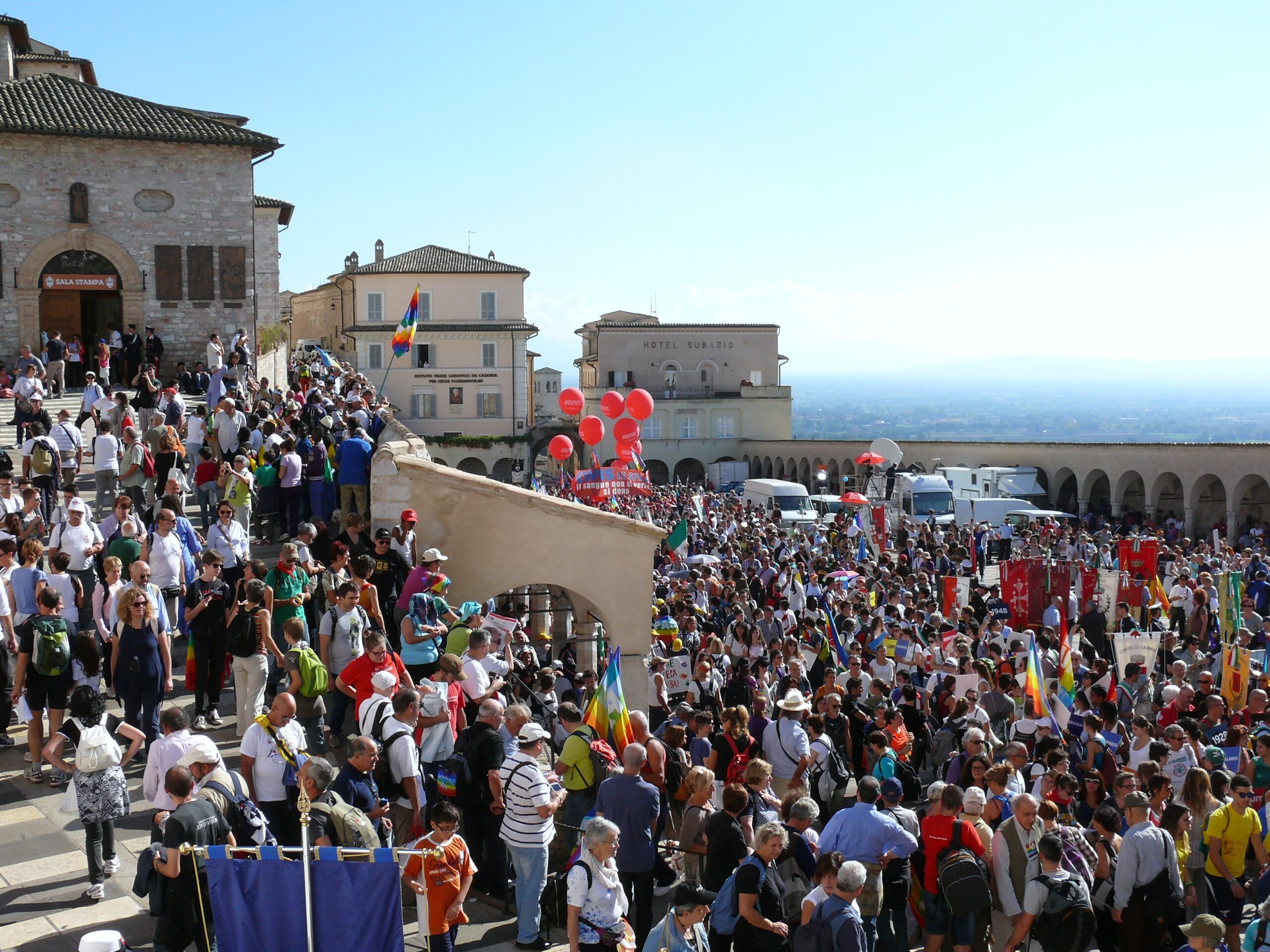 Una piazza piena