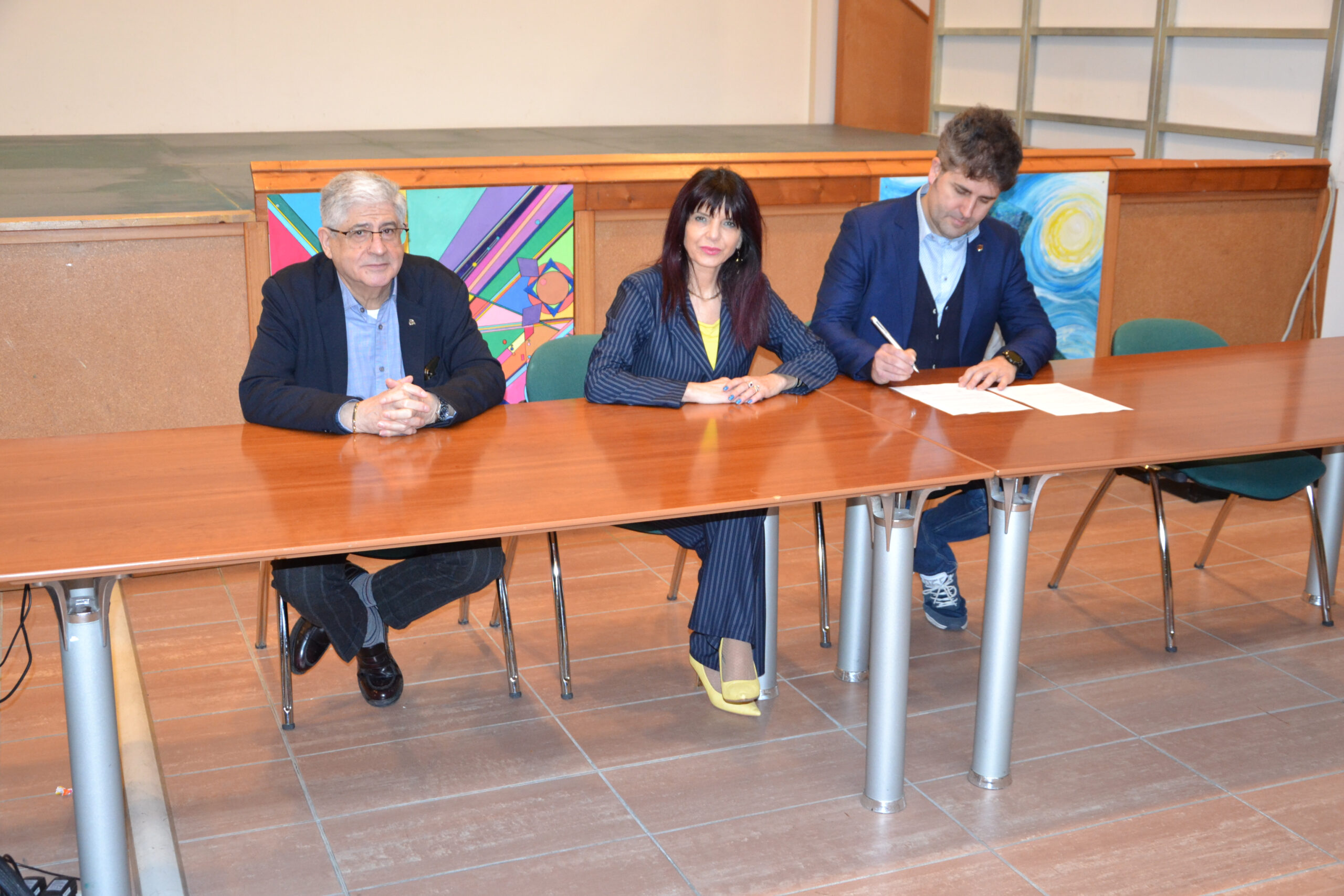 Marcucci Emiliozzi e Gobbi al tavolo per la firma del protocollo