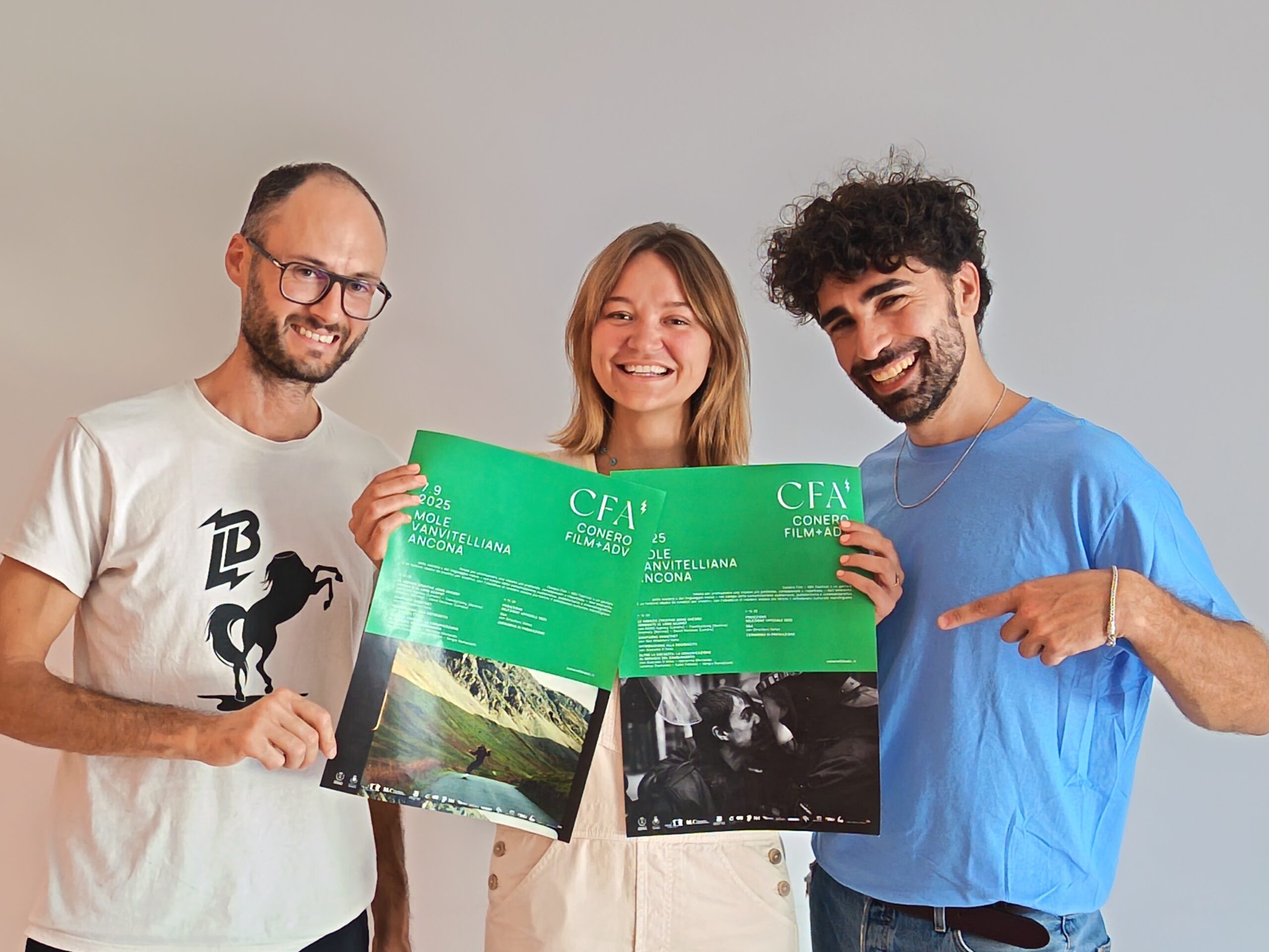 Tre persone in posa