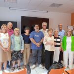 foto di gruppo con persone