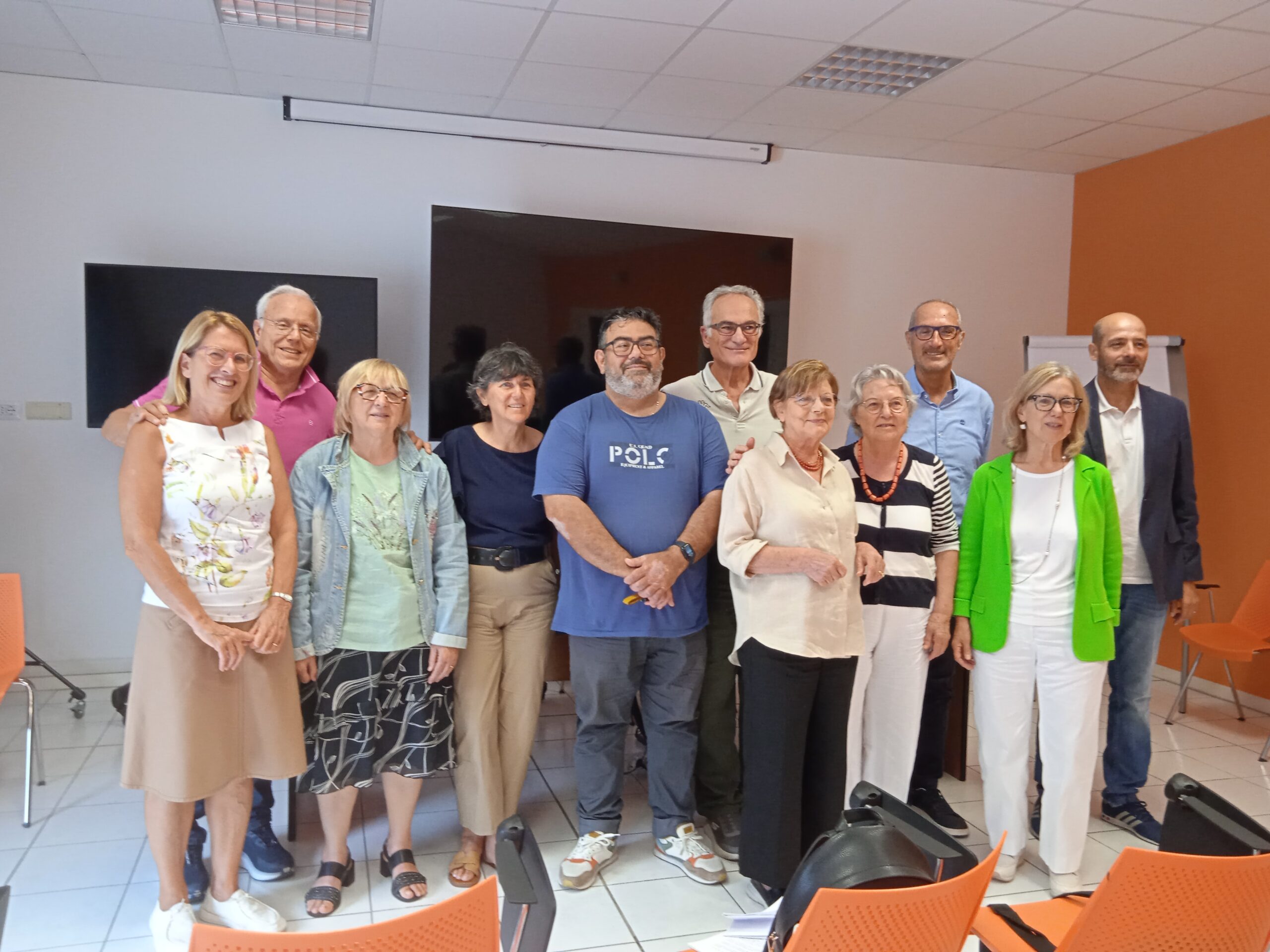 foto di gruppo con persone