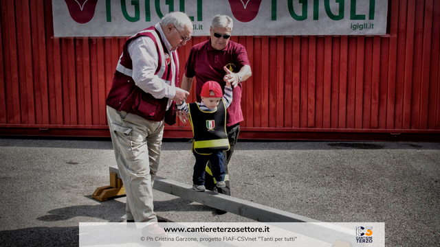 Dueb anziani con un bambino