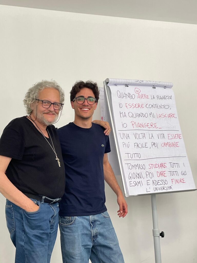 Foto di Tommaso Gutesa e Filippo Davoli durante una lezione di italiano
