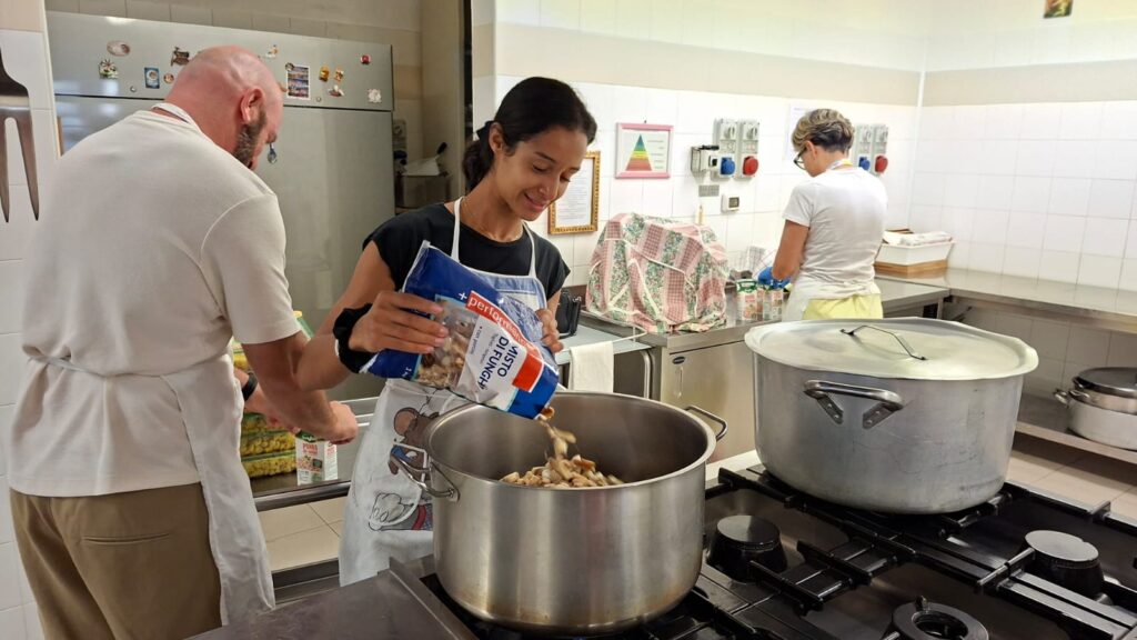 Foto di Fatiha Ghafir nell cucina del Ponte