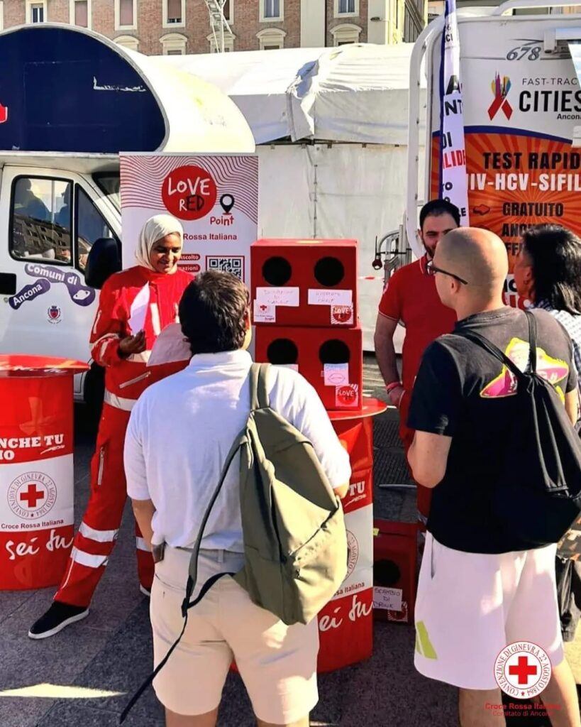 Foto di Tagwaa Elser Mohamedahmed Babiker durante un'iniziativa della Croce Rossa