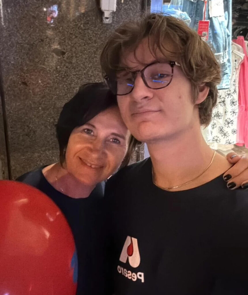 Foto di Fabio Sianu insieme alla mamma 