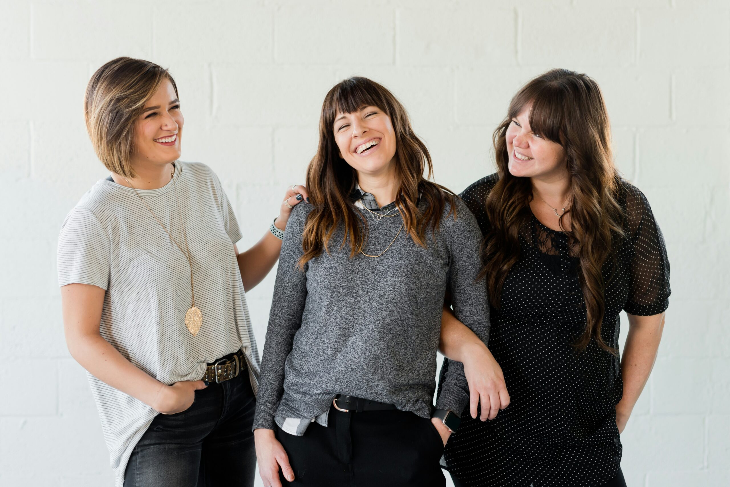 tre donne che sorridono