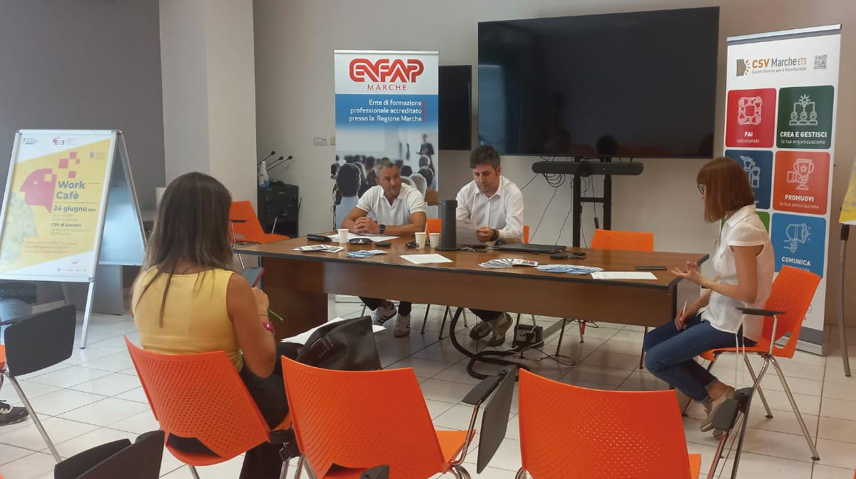 la sala del CSV durante la presentazione da parte dei due relatori