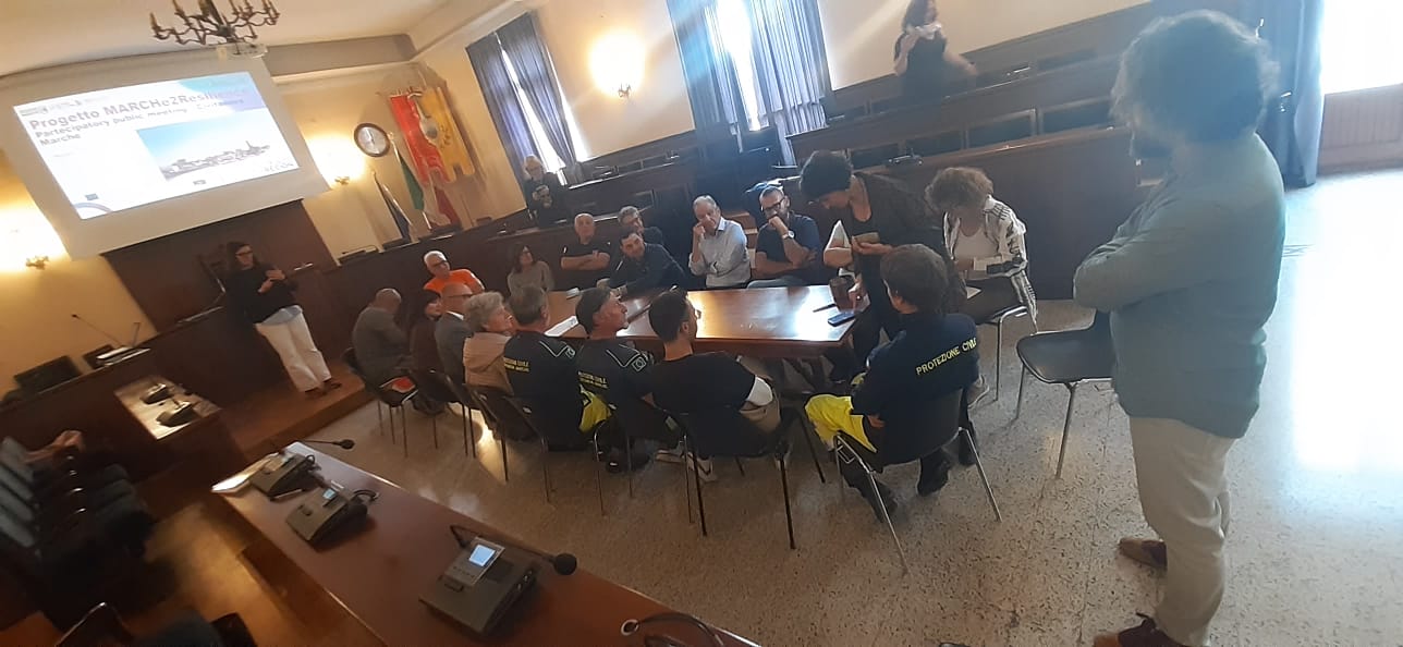 i partecipanti durante il confronto