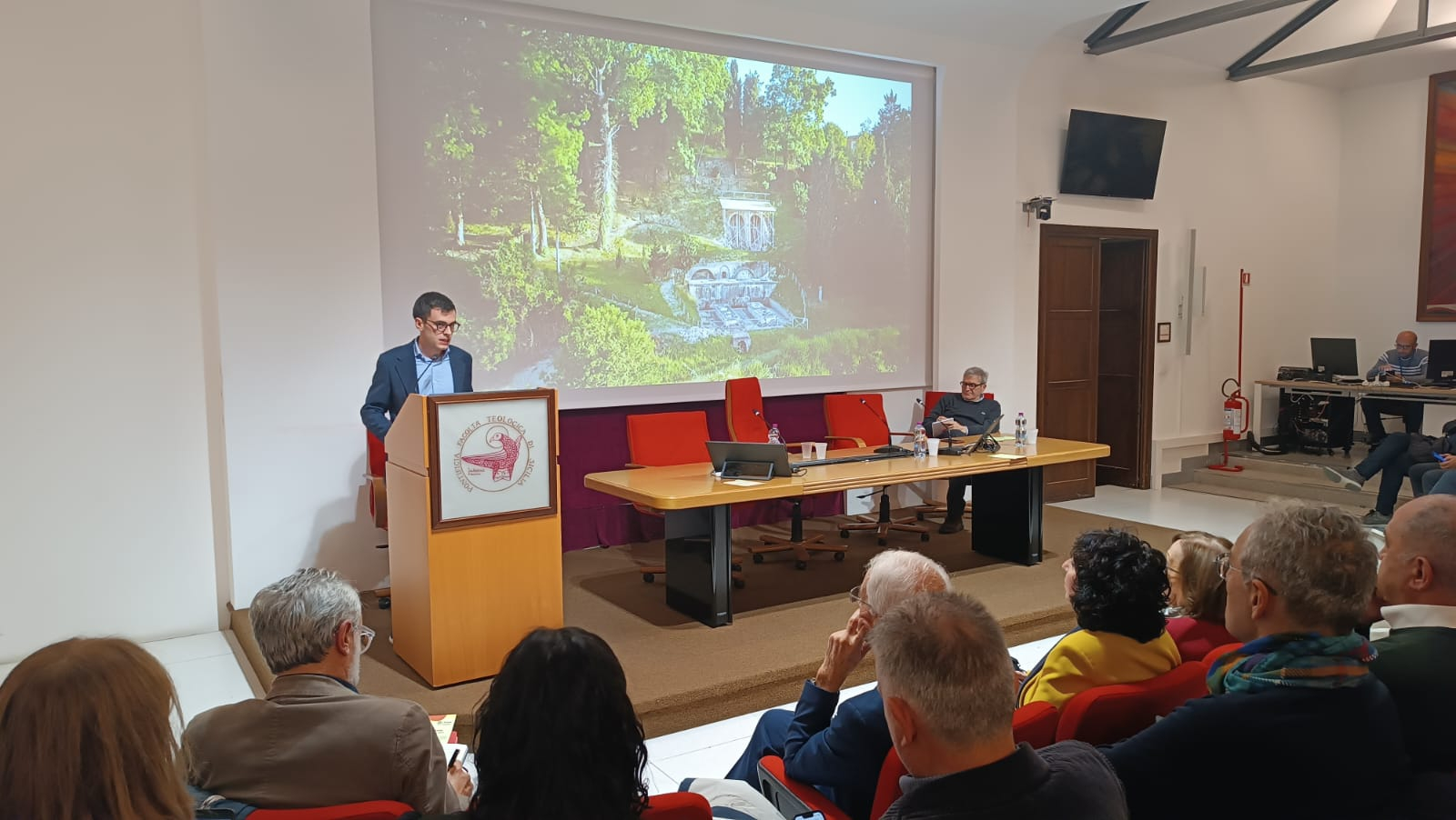 Edoardo Pistolesi al leggio durante il suo intervento