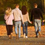 Passeggiata nel bosco in compagnia
