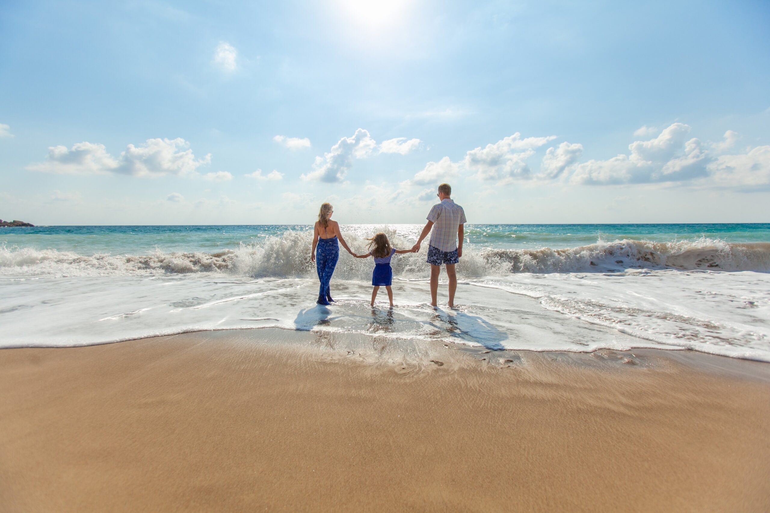 famiglia in riva al mare