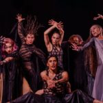 Un gruppo di ballerini sul palco