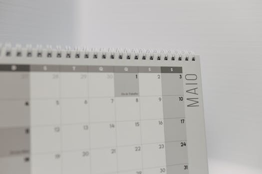 Pagina di calendario con la scritta maggio in portoghese