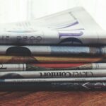 Una pila di giornali
