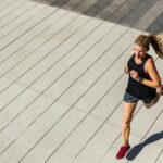 una runner durante una corsa