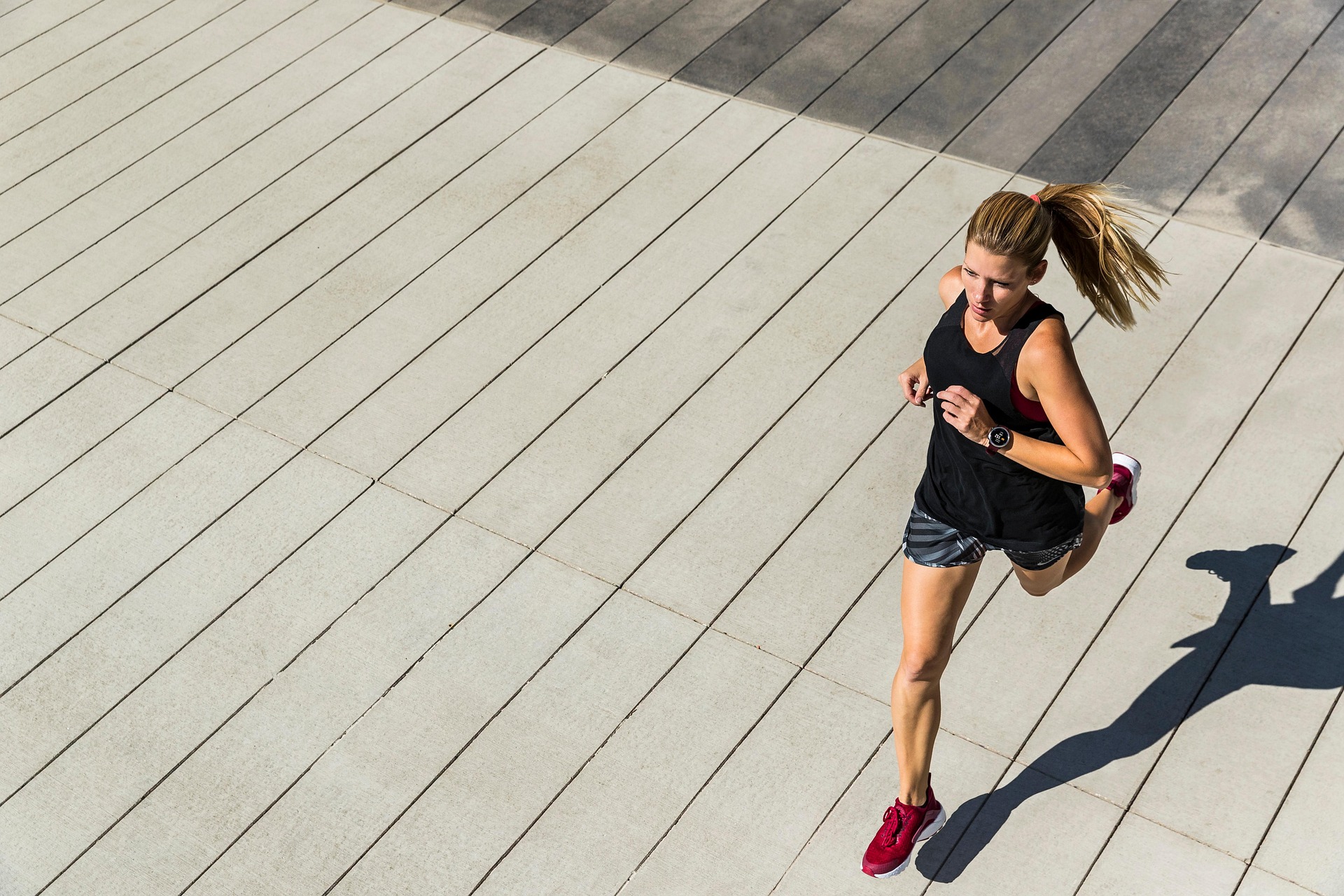 una runner durante una corsa