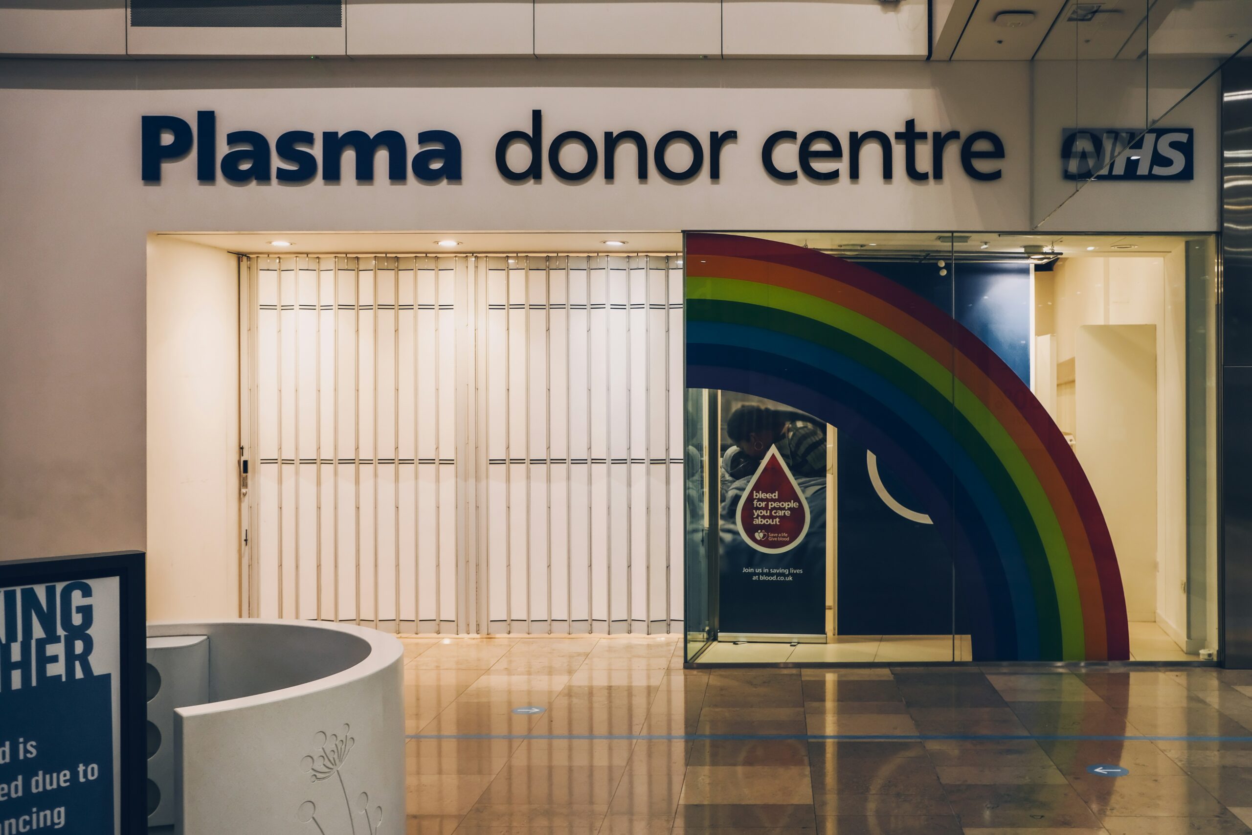 L'ingresso di un ambulatorio medico per raccolta di plasma.