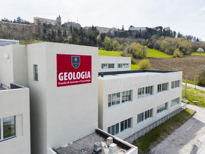 panoramica dei plessi di geologia dell'università di Camerino